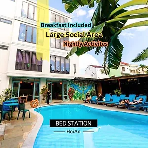  Hostel Bed Station & Pool Bar 